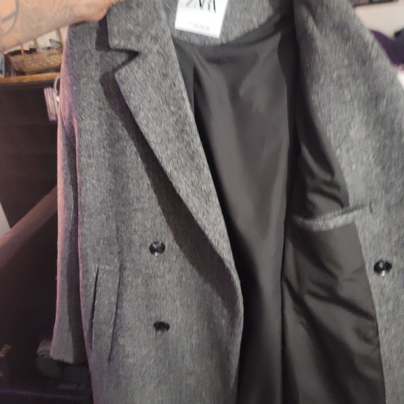 ZARA Man Double Breasted Herringbone Coat - Picture 2 of 3